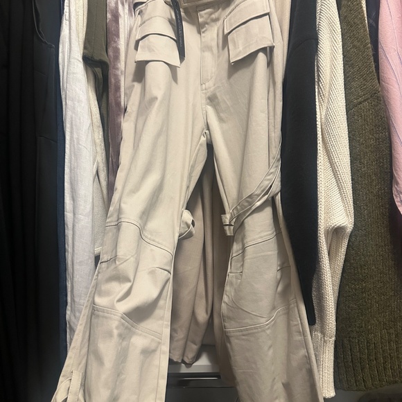 Manière De Voir CARPENTER DETAIL CARGO TROUSERS - BEIGE - Picture 3 of 3